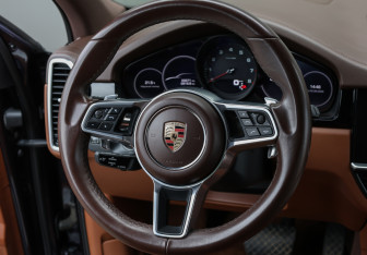 Подержанный автомобиль Porsche Cayenne 2018 года (17 фото)