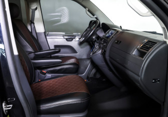 Подержанный автомобиль Volkswagen Caravelle 2013 года (10 фото)