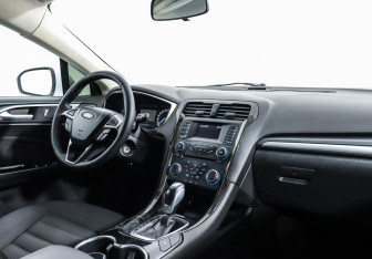 Подержанный автомобиль Ford Mondeo Sedan 2015 года (7 фото)