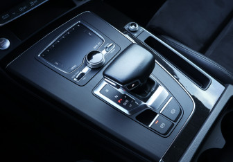 Подержанный автомобиль Audi Q5 2019 года (15 фото)
