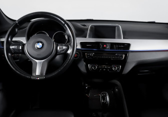 Подержанный автомобиль BMW X1 2018 года (12 фото)