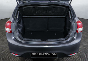 Подержанный автомобиль Kia Rio Hatchback 2017 года (17 фото)