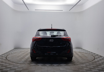 Подержанный автомобиль Hyundai i30 Hatchback 2015 года (6 фото)