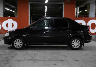 Подержанный автомобиль Renault Logan Sedan 2011 года (8 фото)