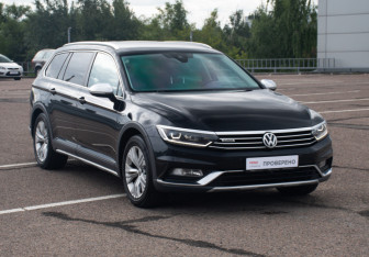 Подержанный автомобиль Volkswagen Passat Wagon 2017 года (3 фото)