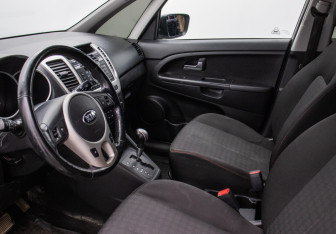 Подержанный автомобиль Kia Venga 2015 года (10 фото)