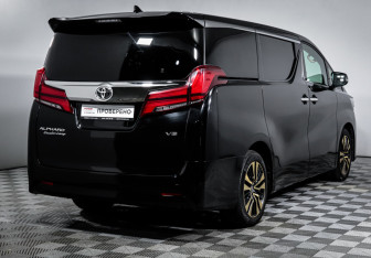 Подержанный автомобиль Toyota Alphard 2021 года (5 фото)