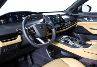 Подержанный автомобиль Changan UNI-K 2023 года (14 фото)