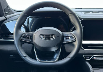 Подержанный автомобиль Geely Monjaro 2024 года (12 фото)