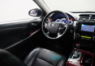 Подержанный автомобиль Toyota Camry Sedan 2012 года (13 фото)