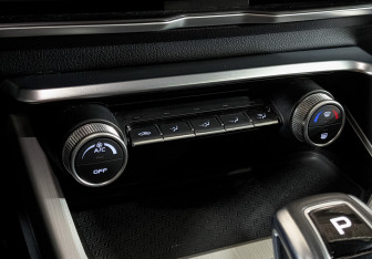 Подержанный автомобиль Geely Coolray 2023 года (21 фото)