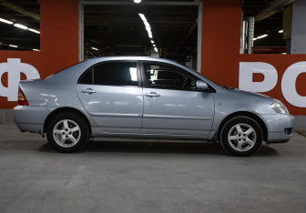 Подержанный автомобиль Toyota Corolla Sedan 2006 года (4 фото)