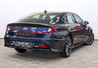 Подержанный автомобиль Hyundai Sonata 2022 года (5 фото)