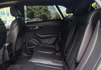 Подержанный автомобиль Audi Q8 2019 года (8 фото)