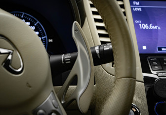 Подержанный автомобиль Infiniti FX 2013 года (17 фото)