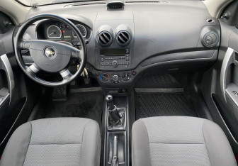 Подержанный автомобиль Chevrolet Aveo Sedan 2008 года (10 фото)