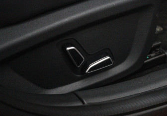 Подержанный автомобиль Changan UNI-V 2023 года (10 фото)