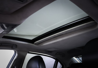 Подержанный автомобиль Lexus LS 2012 года (22 фото)