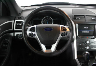 Подержанный автомобиль Ford Explorer 2014 года (8 фото)