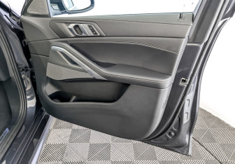 Подержанный автомобиль BMW X6 2021 года (26 фото)
