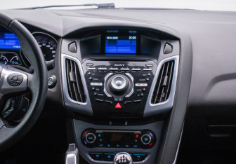 Подержанный автомобиль Ford Focus Sedan 2012 года (14 фото)