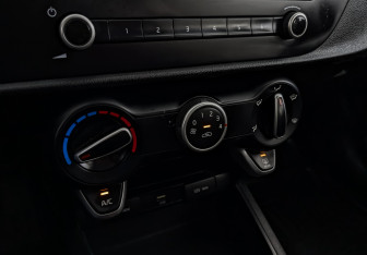 Подержанный автомобиль Kia Rio Hatchback 2021 года (19 фото)