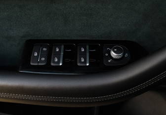 Подержанный автомобиль Geely Monjaro 2023 года (28 фото)