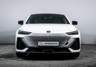 Подержанный автомобиль Changan UNI-V 2022 года (2 фото)