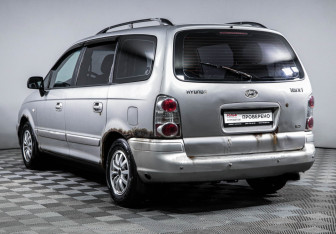 Подержанный автомобиль Hyundai Trajet 2006 года (7 фото)