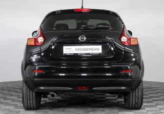 Подержанный автомобиль Nissan Juke 2011 года (6 фото)