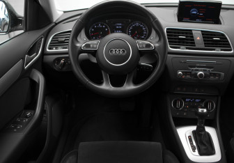 Подержанный автомобиль Audi Q3 2017 года (9 фото)