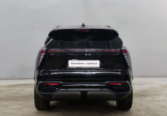 Подержанный автомобиль Geely Atlas 2024 года (6 фото)