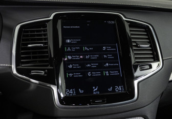 Подержанный автомобиль Volvo XC90 2021 года (19 фото)
