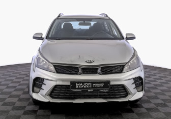 Подержанный автомобиль Kia Rio Hatchback 2021 года (2 фото)
