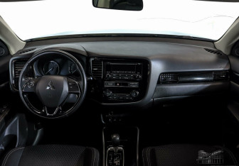 Подержанный автомобиль Mitsubishi Outlander 2019 года (6 фото)