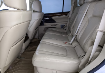 Подержанный автомобиль Lexus LX 2019 года (12 фото)