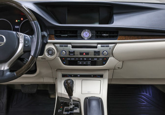 Подержанный автомобиль Lexus ES 2014 года (15 фото)
