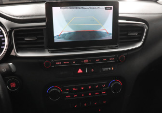 Подержанный автомобиль Kia Ceed Hatchback 2018 года (17 фото)