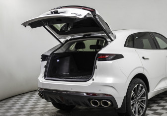 Подержанный автомобиль Changan UNI-K 2023 года (18 фото)