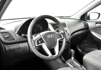 Подержанный автомобиль Hyundai Solaris Hatchback 2012 года (9 фото)