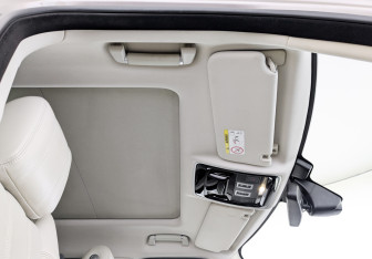 Подержанный автомобиль Land Rover Range Rover 2015 года (23 фото)