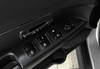 Подержанный автомобиль Mitsubishi ASX 2013 года (15 фото)