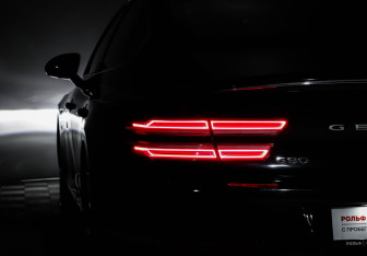 Подержанный автомобиль Genesis G80 2021 года (18 фото)