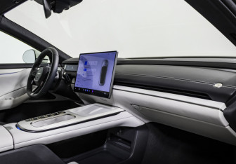 Подержанный автомобиль Xiaomi SU7 2024 года (12 фото)