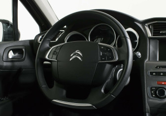 Подержанный автомобиль Citroen C4 Sedan 2017 года (12 фото)