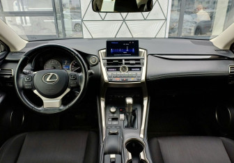 Подержанный автомобиль Lexus NX 2015 года (11 фото)