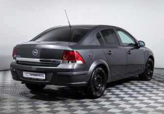 Подержанный автомобиль Opel Astra Sedan 2012 года (5 фото)