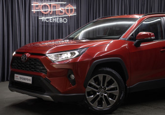 Подержанный автомобиль Toyota RAV4 2021 года (23 фото)
