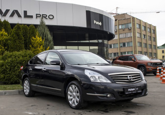 Подержанный автомобиль Nissan Teana 2010 года (3 фото)