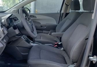Подержанный автомобиль Chevrolet Aveo Hatchback 2013 года (13 фото)